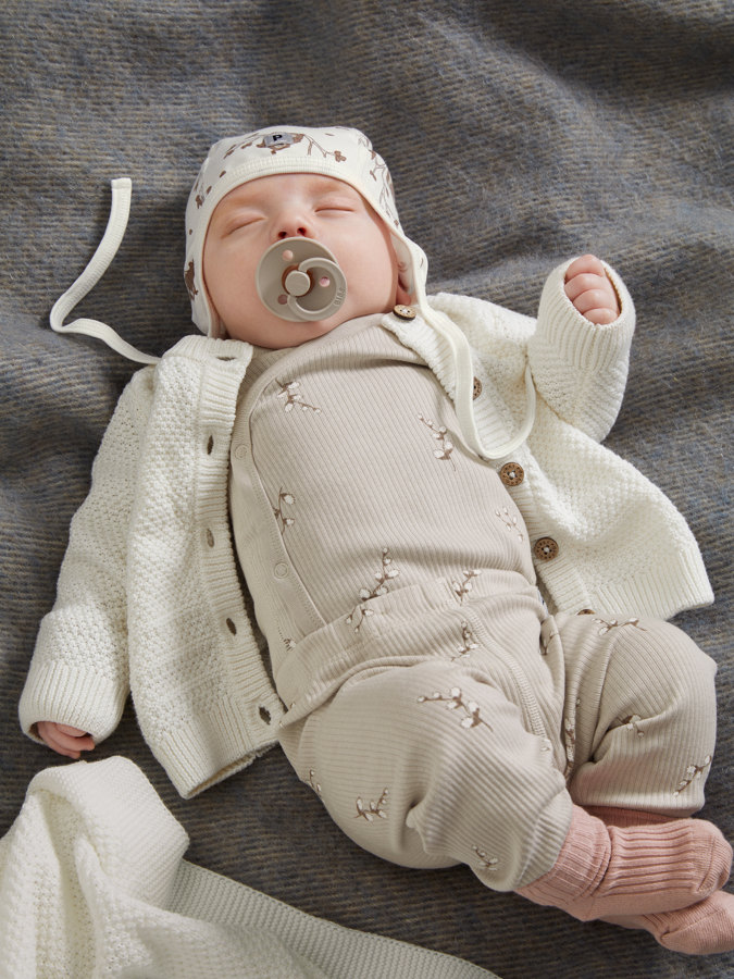 Verlängerbarer, gerippter Body mit Blumenzweigen Verlängerbarer, gerippter Body mit Blumenzweigen