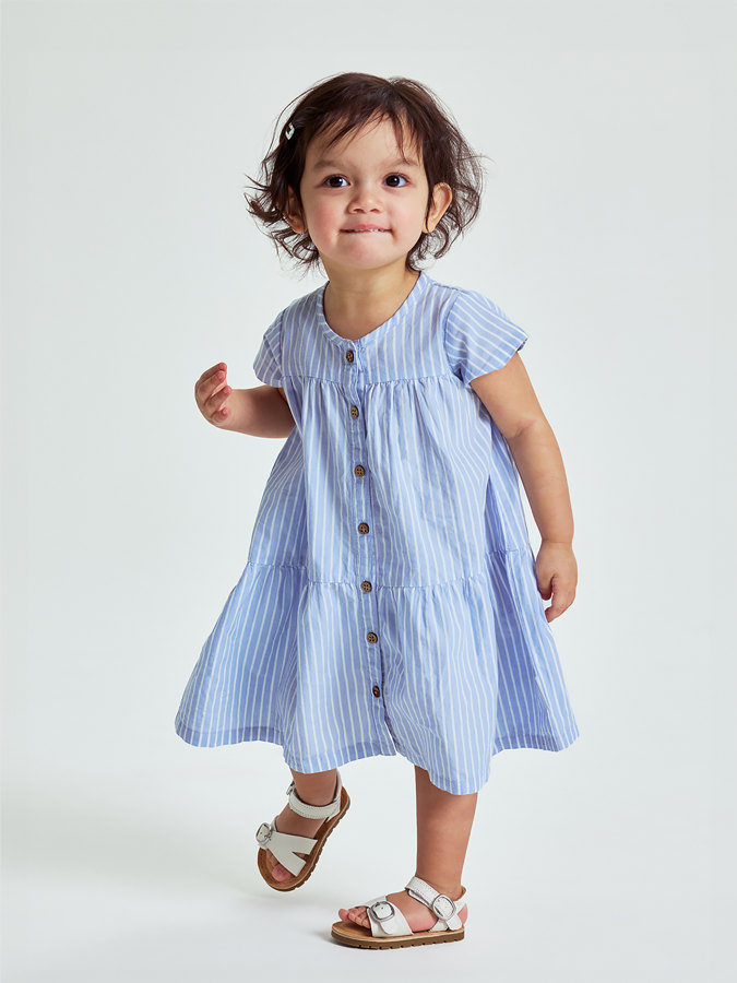 Kurzärmliges Kleid, gestreift Kurzärmliges Kleid, gestreift