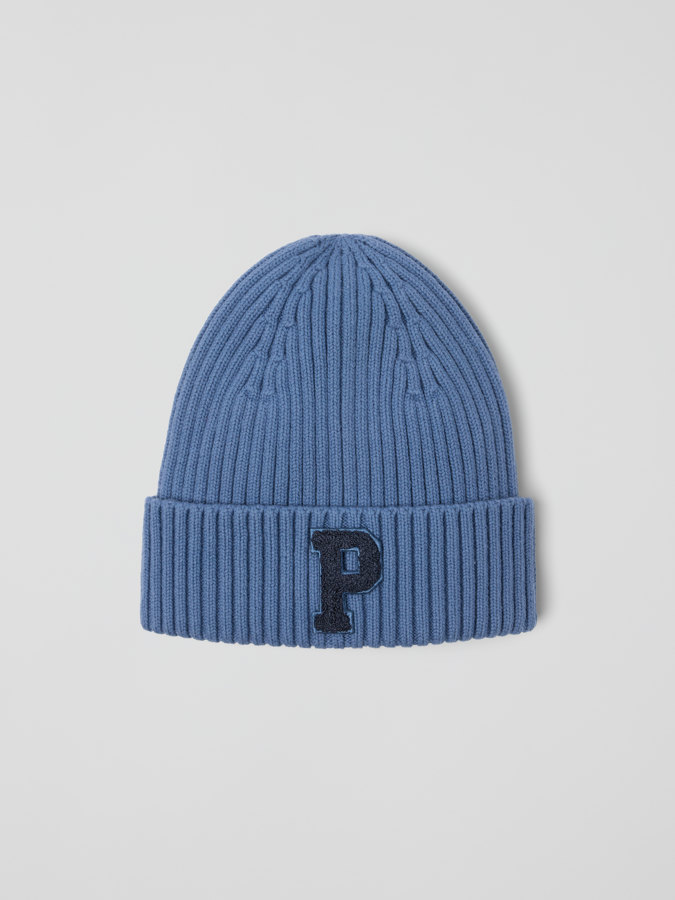Rippenstrickmütze mit P-Applikation