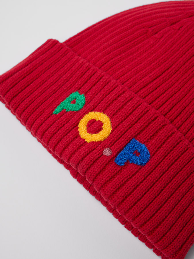 Rippenstrickmütze mit Applikation