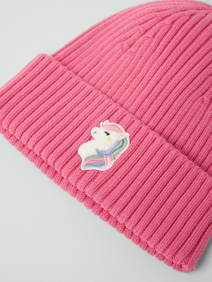 Rippenstrickmütze mit Applikation Rippenstrickmütze mit Applikation