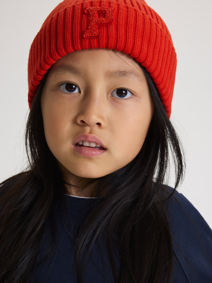 Rippenstrickmütze mit Applikation