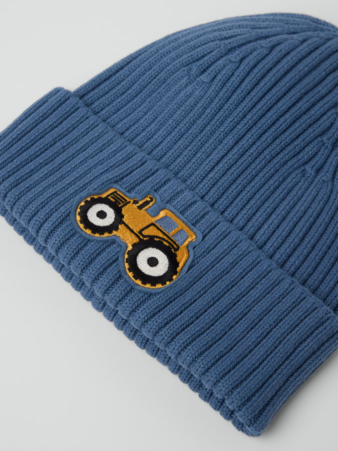 Rippenstrickmütze mit Applikation