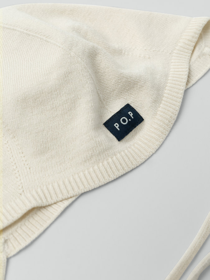 Gestrickte helmmütze