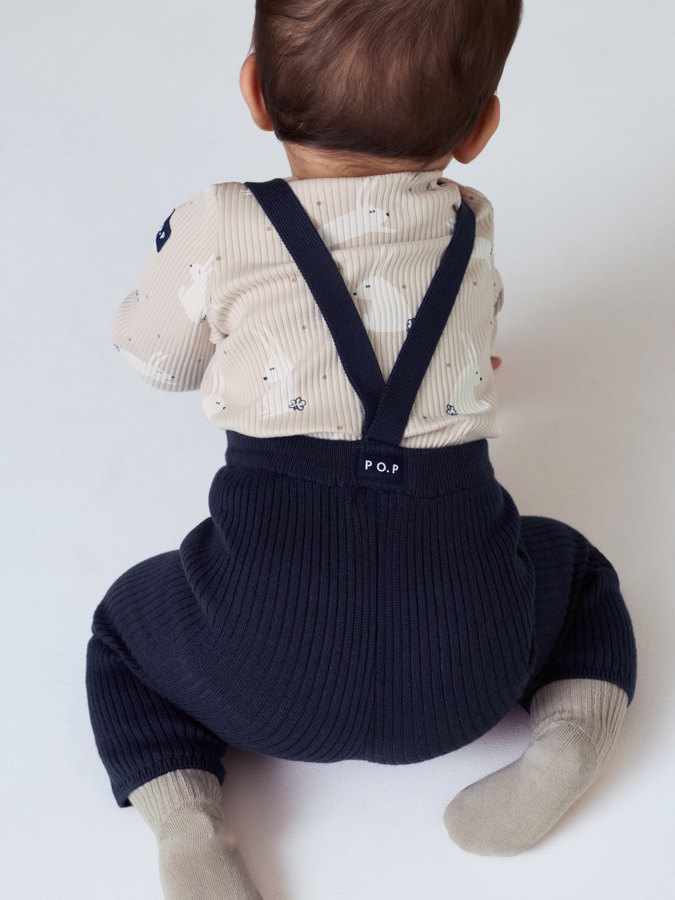 Gestrickte Latzhose