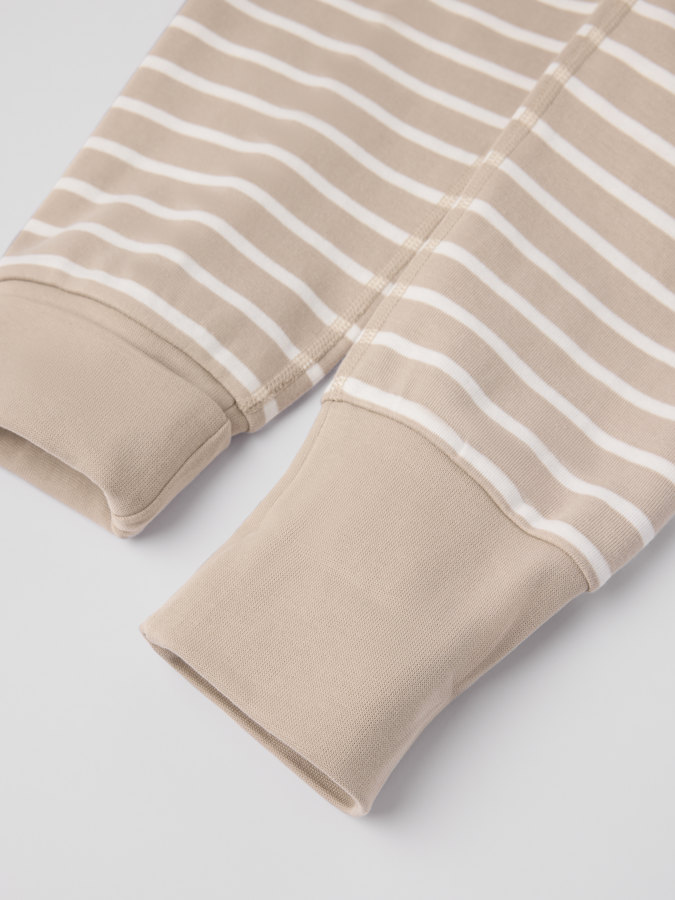 Schlafanzug gestreift