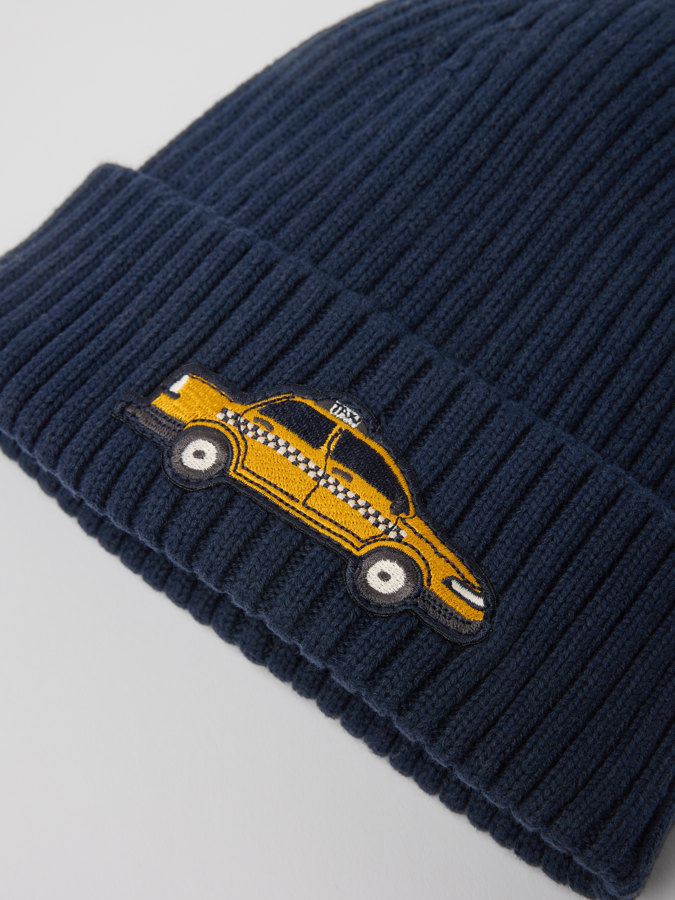 Rippenstrickmütze P-Applikation Rippenstrickmütze P-Applikation